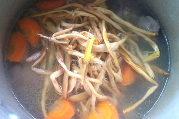 猪骨炖黄花菜的做法图解9
