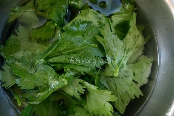 芹菜叶虾仁饼的做法图解1