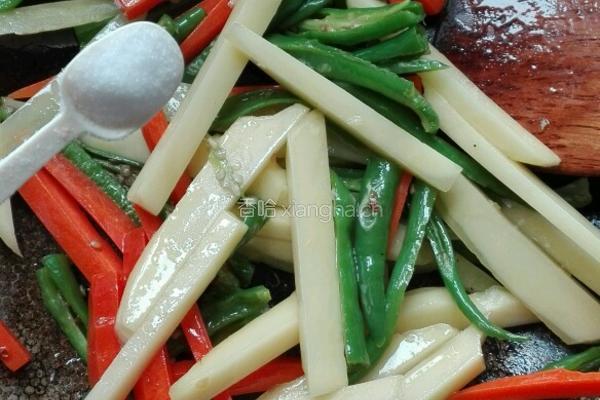 胡萝卜青椒炒土豆的做法图解9