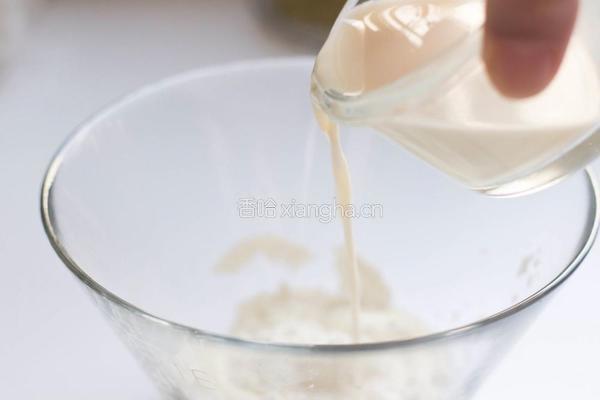 三色椰蓉牛奶小方的做法图解3
