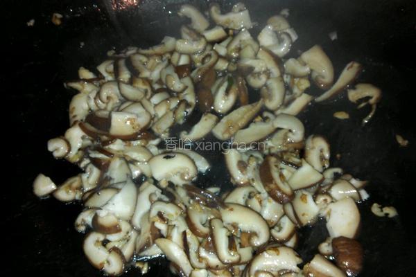 香菇炒鸡蛋的做法图解4