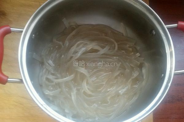 牛肉粉丝煲的做法图解1