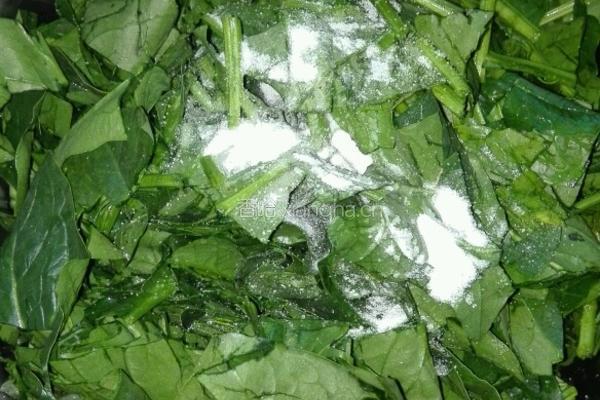 煎鸡蛋菠菜的做法图解3