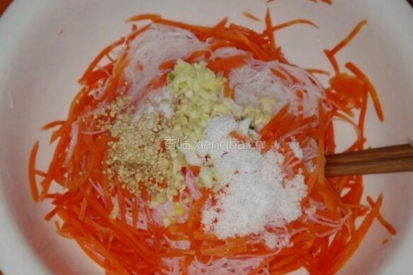 蒜末胡萝卜拌粉丝的做法图解4