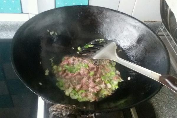 榨菜丝炒米饭的做法图解2