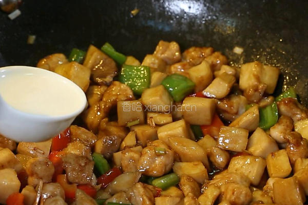 鲍菇炒肉丁的做法图解9