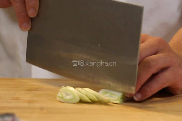 垮炖鲜鱼豆腐的做法图解3
