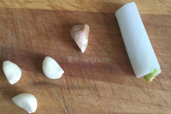 爆炒莴笋叶的做法图解2