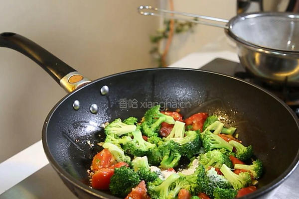 番茄炒西兰花的做法图解6