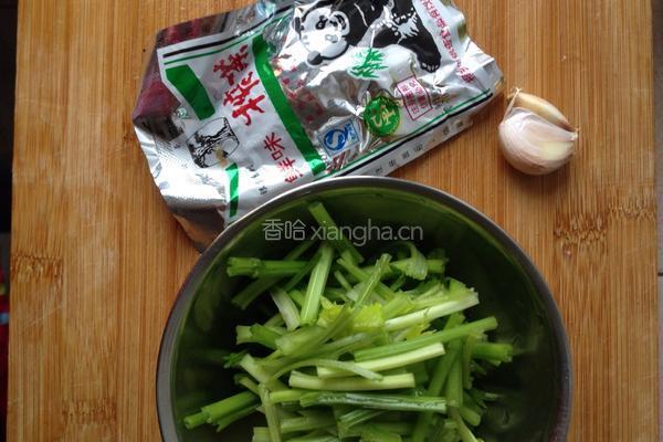 梭子炒芹菜的做法图解4