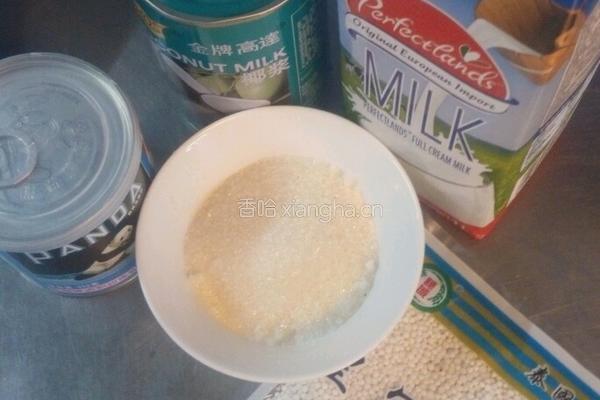 椰汁西米露的做法图解1