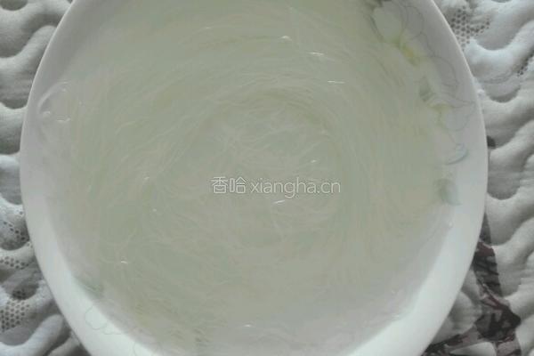 香辣木耳炒粉丝的做法图解2
