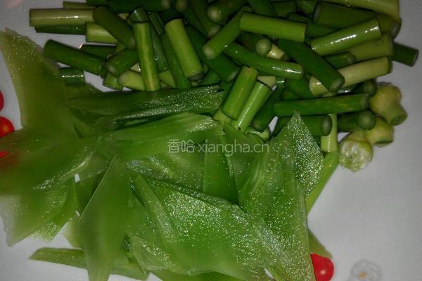 莴笋蒜苔炒鸡蛋的做法图解2