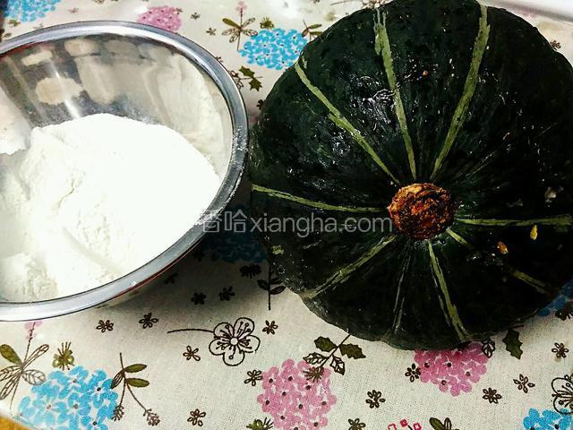 准备适量的面粉。