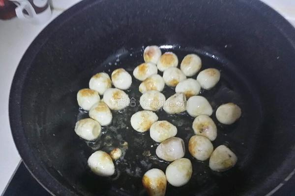 虎皮鹌鹑蛋的做法图解2