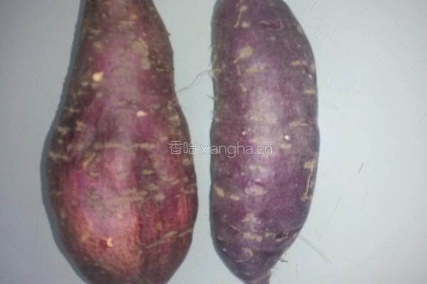 蒜炒红薯的做法图解1