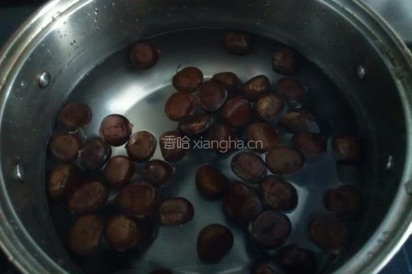 板栗红枣粥的做法图解1