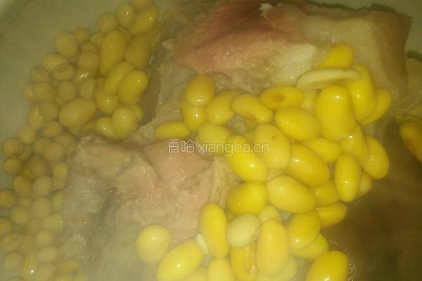 蹄髈黄豆汤的做法图解4