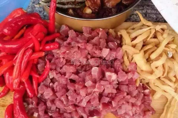 香辣秘制牛肉酱的做法图解1