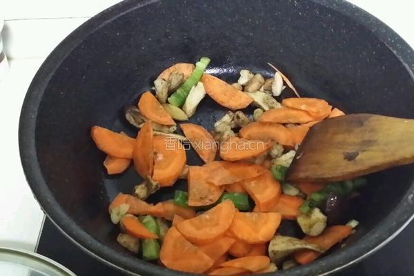 土豆片炒大辣椒的做法图解5