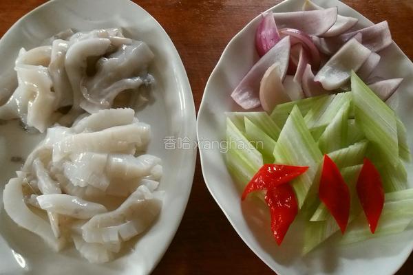 西芹洋葱墨鱼花（私房菜）的做法图解2