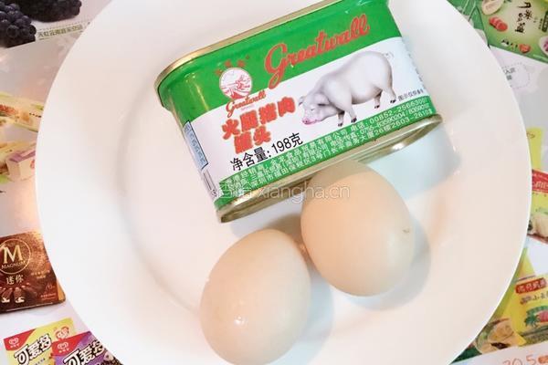 罐头午餐肉煎蛋的做法图解1