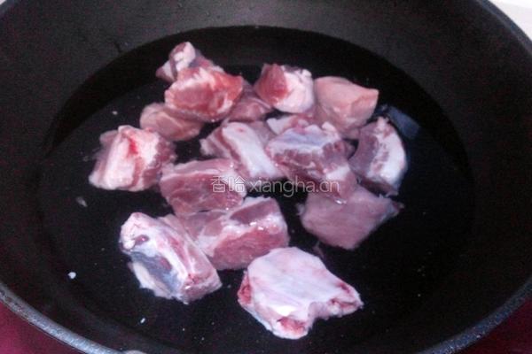 烧排骨炖土豆的做法图解2