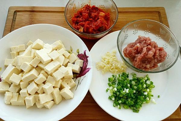 肉末泡菜豆腐的做法图解1
