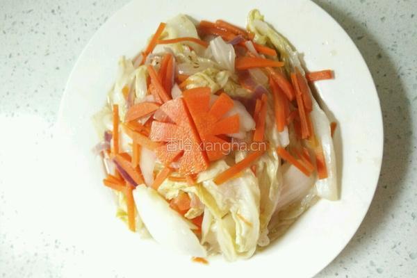 大白菜炒洋葱胡萝卜的做法图解3