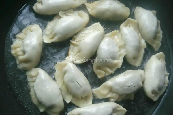 蛋液煎饺的做法图解3
