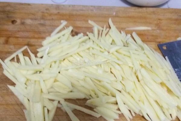 剁椒土豆丝的做法图解1