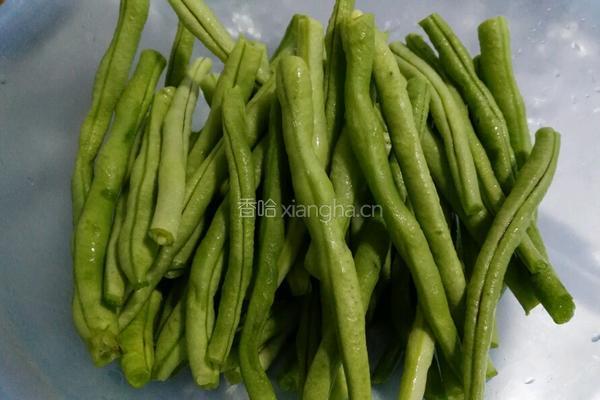 麻酱烧豆角的做法图解1