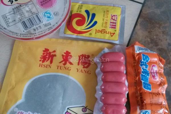 酒酿肉松香肠包的做法图解1
