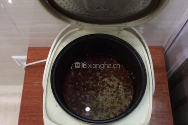 薏米红豆汤的做法图解4