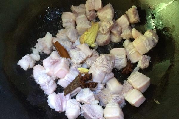 鹌鹑蛋红烧肉的做法图解5