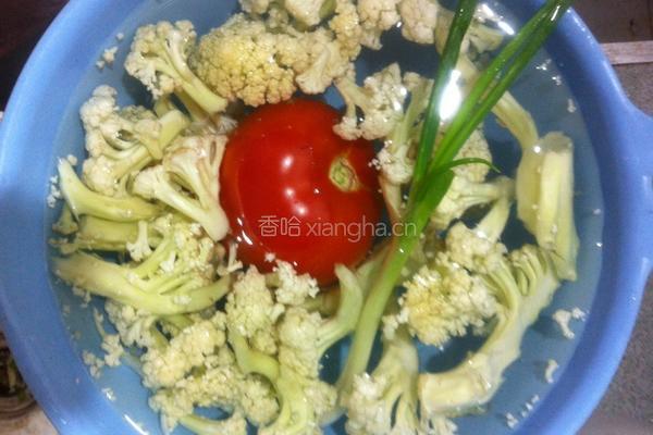 番茄花菜炖豆腐的做法图解1