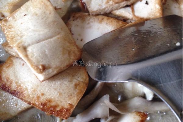 虾仁平菇豆腐煲的做法图解6