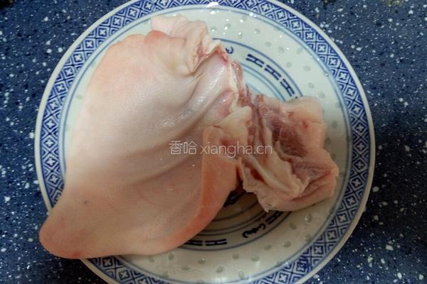 卤猪耳朵的做法图解1