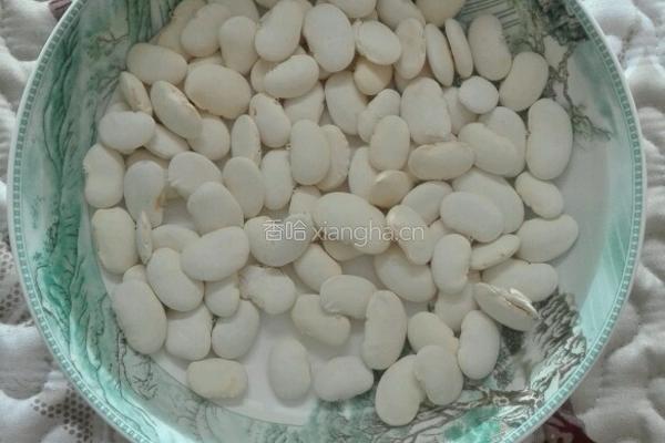鸡腿菇莴笋芸豆汤的做法图解2