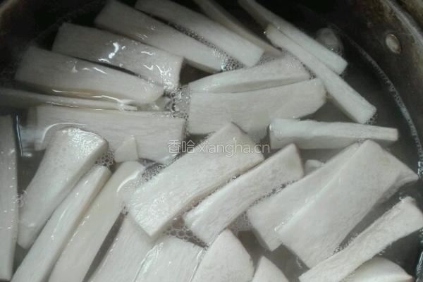 鸡腿菇莴笋芸豆汤的做法图解9