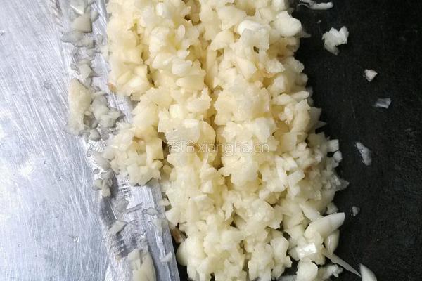蒜蓉蒸大虾的做法图解2