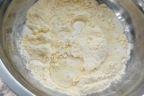 牛奶鸡蛋玉米饼的做法图解3