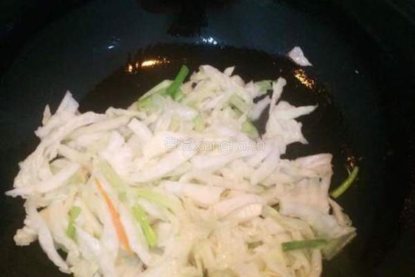鲜虾炒面的做法图解6