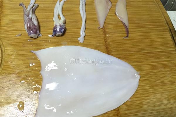 芹菜炒鲜鱿的做法图解3