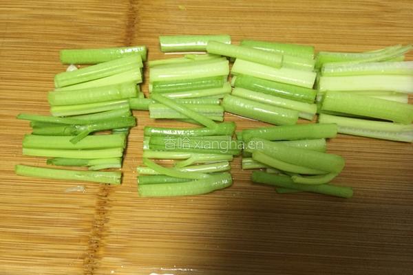 芹菜炒鲜鱿的做法图解9