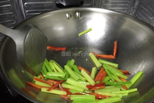 芹菜炒鲜鱿的做法图解12