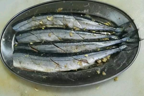 香煎秋刀鱼的做法图解3