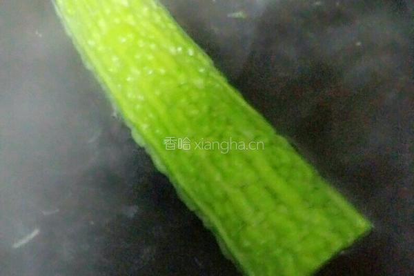 豆沙酿苦瓜的做法图解2