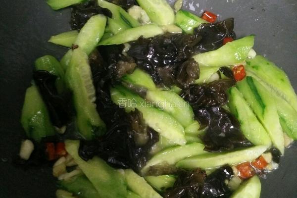 辣炒木耳黄瓜的做法图解4