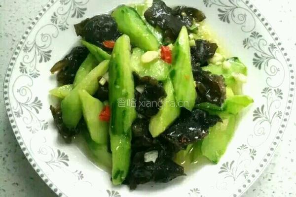 辣炒木耳黄瓜的做法图解5